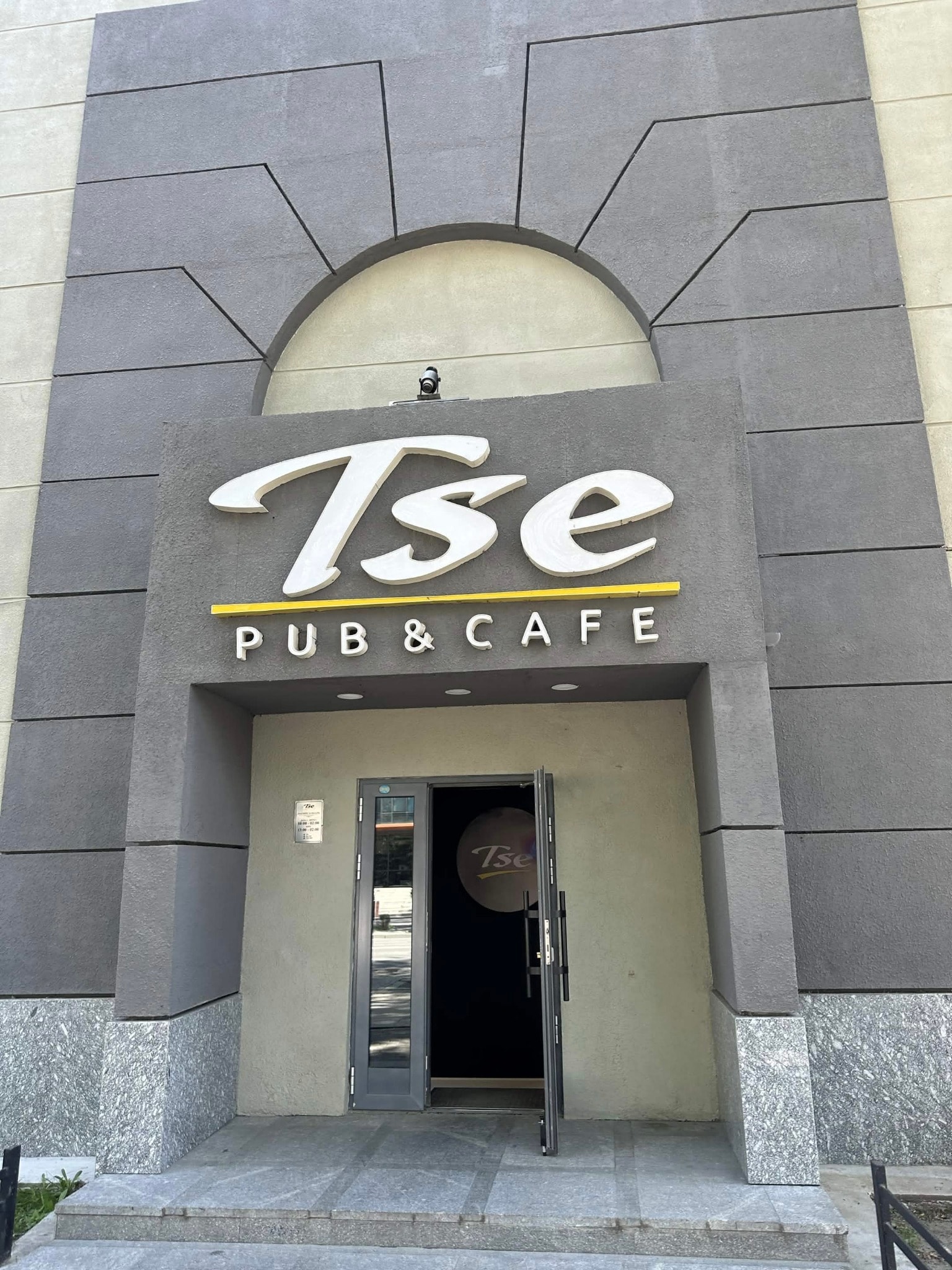 Tse Bar and Cafe